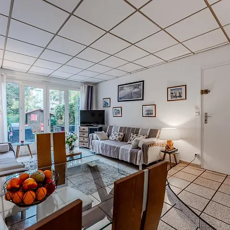 Rez-de-jardin 300m Plage, Parking *